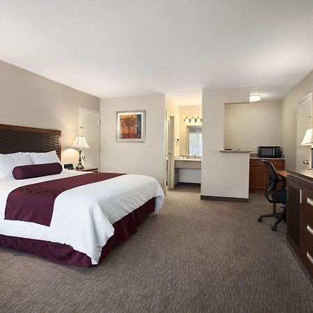 Ramada By Wyndham Sunnyvale/Silicon Valley Exterior photo