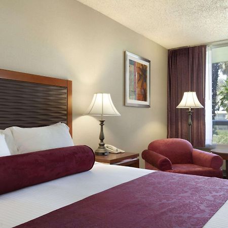 Ramada By Wyndham Sunnyvale/Silicon Valley Exterior photo