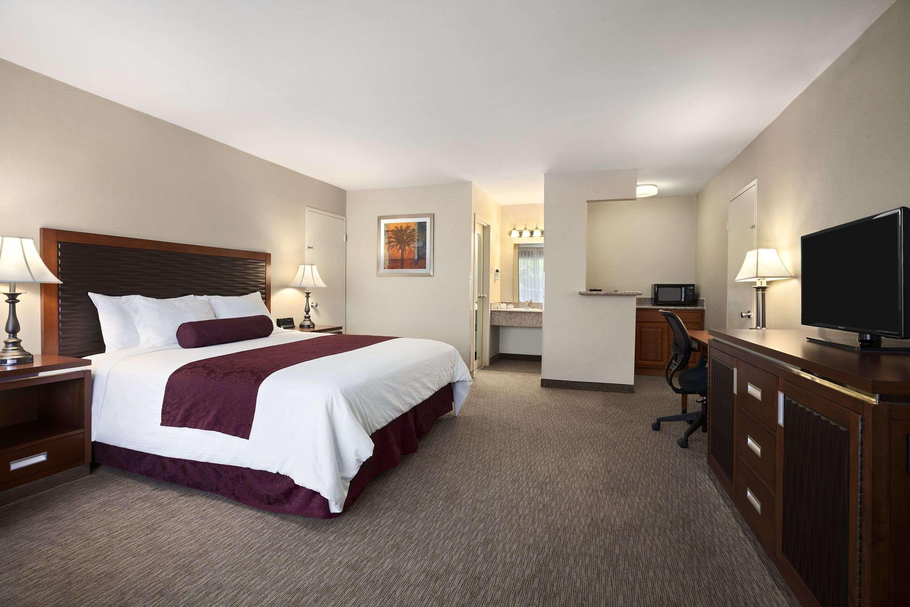 Ramada By Wyndham Sunnyvale/Silicon Valley Exterior photo