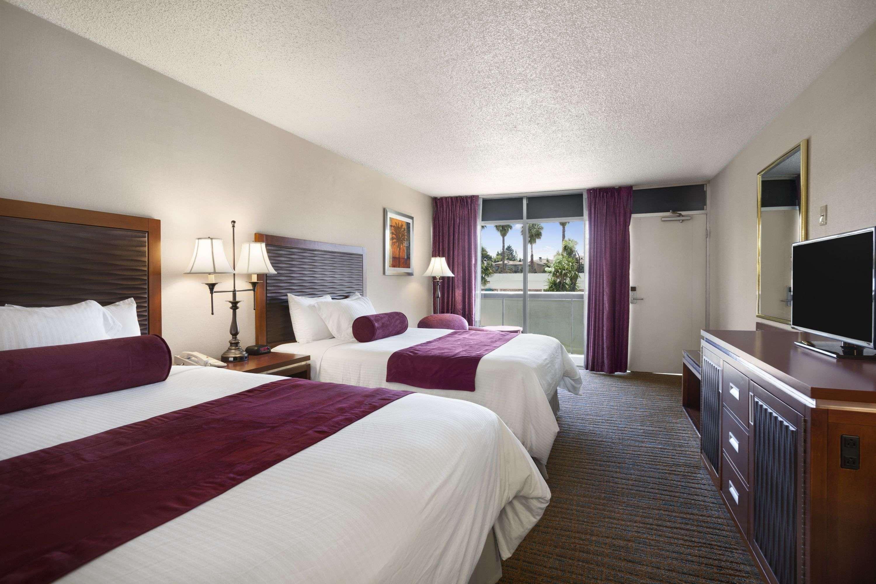 Ramada By Wyndham Sunnyvale/Silicon Valley Exterior photo