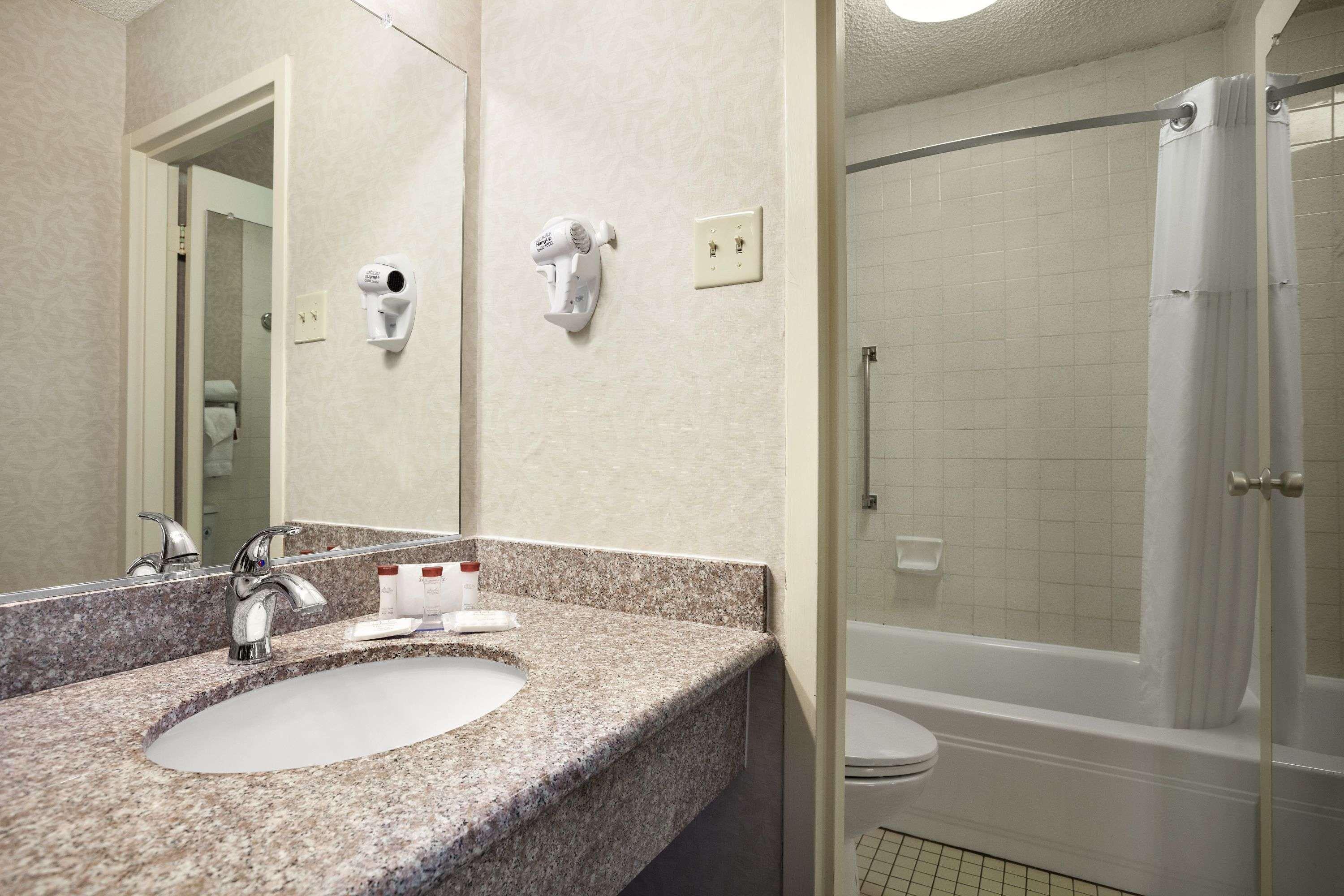 Ramada By Wyndham Sunnyvale/Silicon Valley Exterior photo