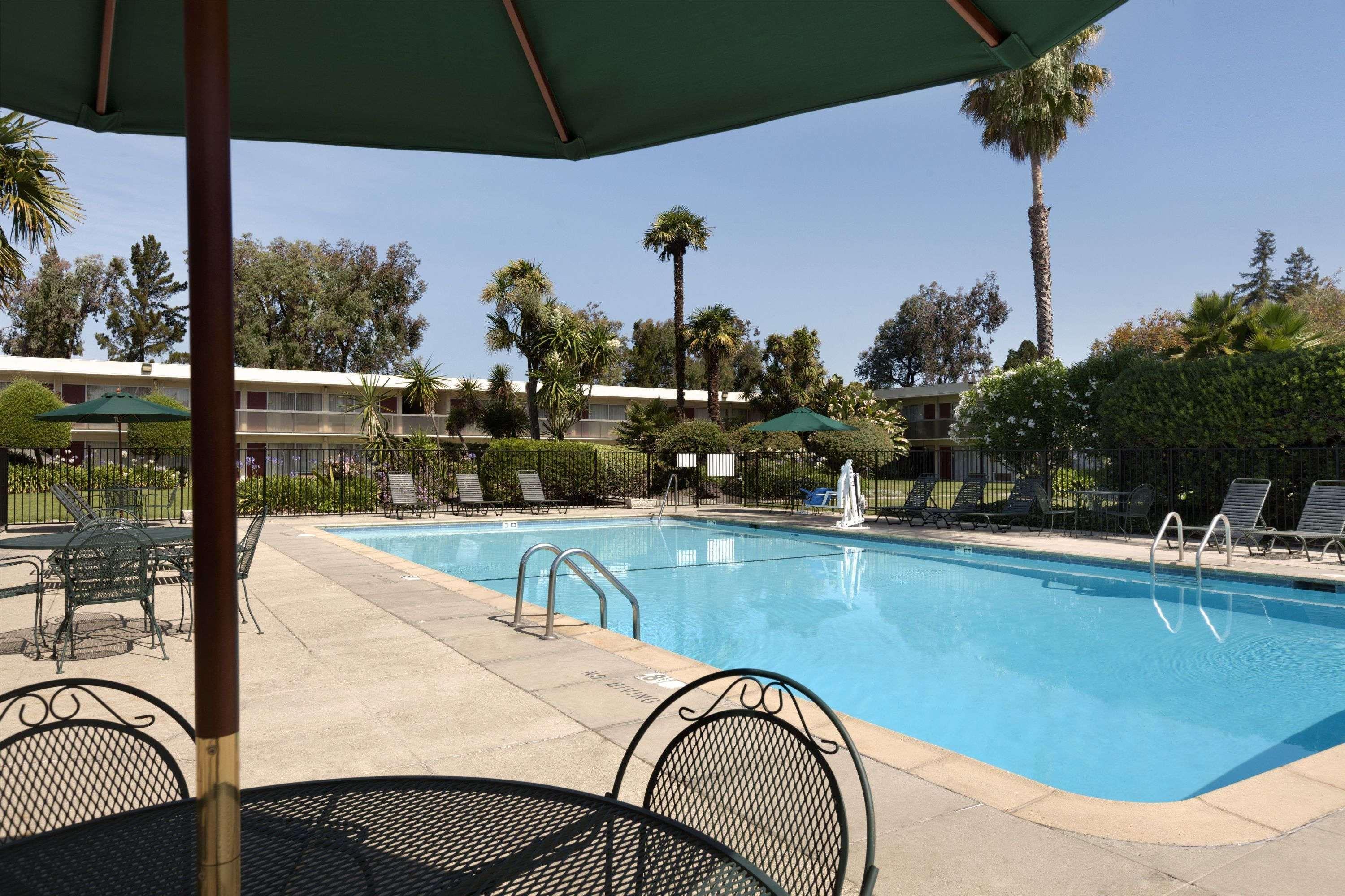 Ramada By Wyndham Sunnyvale/Silicon Valley Exterior photo