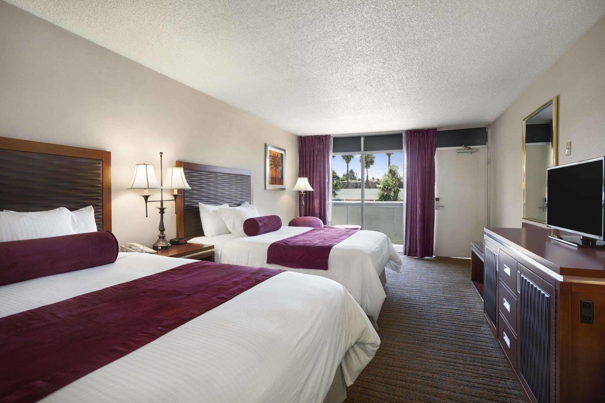Ramada By Wyndham Sunnyvale/Silicon Valley Exterior photo